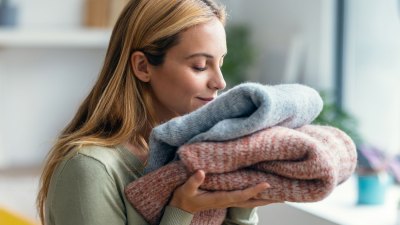 GettyImages-1752473015-Dry-Shampoo-for-Clothes-How-It-Works-What-to-Spray-It-on-and-When-You-Should-Just-Do-the-Laundry