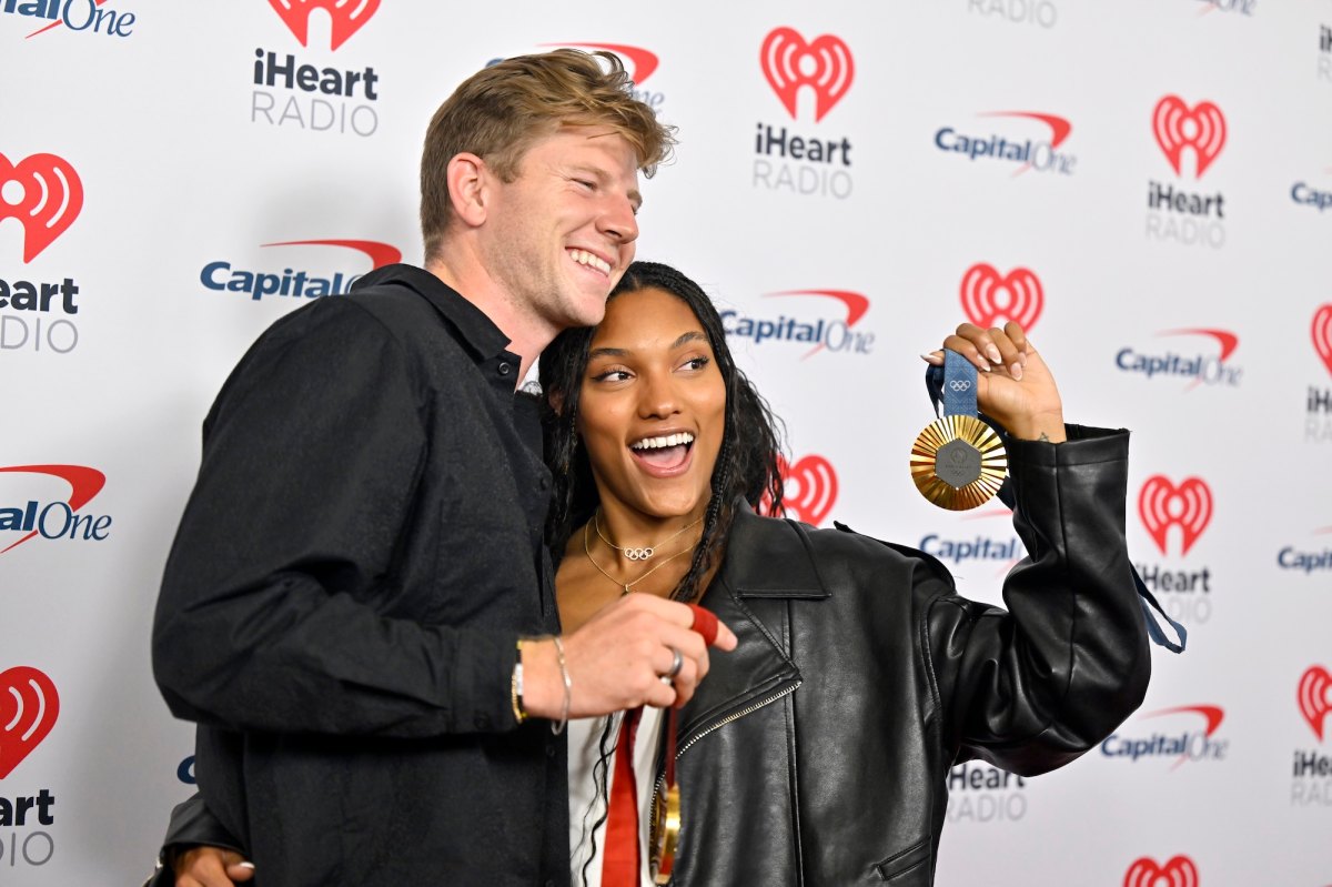 Olympian Tara DavisWoodhall Jokes About Paralympian Husband I Hate Feet