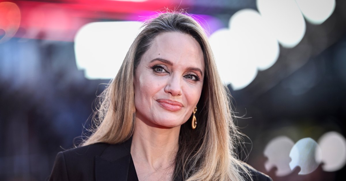 I Usually Travel in Sneakers, But Angelina Jolie’s Comfy, Elevated Airport Shoes Are Changing My Mind I Usually Travel in Sneakers, But Angelina Jolie’s Comfy, Elevated Airport Shoes Are Changing My Mind