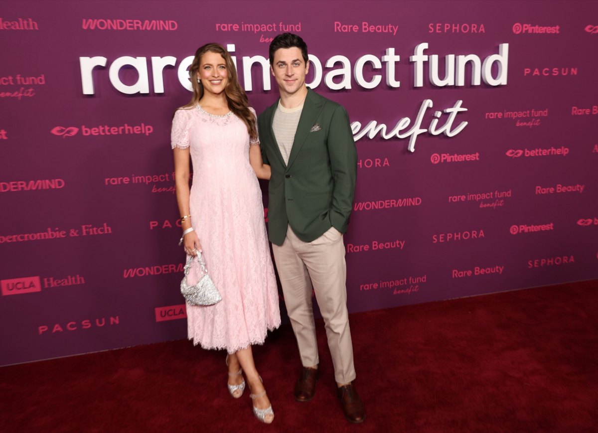 GettyImages-2180874720-david-henrie-maria