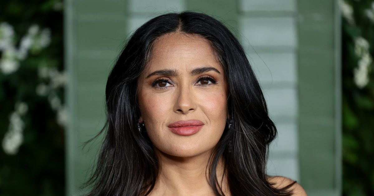 I Always Default to Denim This Time of Year, But Salma Hayek’s Loose Floral Skirt Style Is Making Me Reconsider I Always Default to Denim This Time of Year, But Salma Hayek’s Loose Floral Skirt Style Is Making Me Reconsider