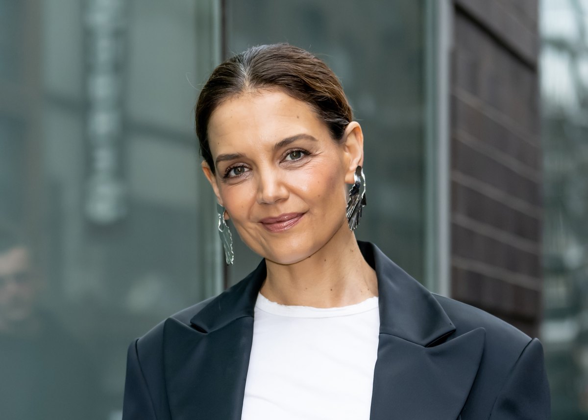 Actress Katie Holmes is seen arriving to the Christian Siriano Fall/Winter 2025 fashion show at Chelsea Industrial on February 06, 2025 in New York City.
