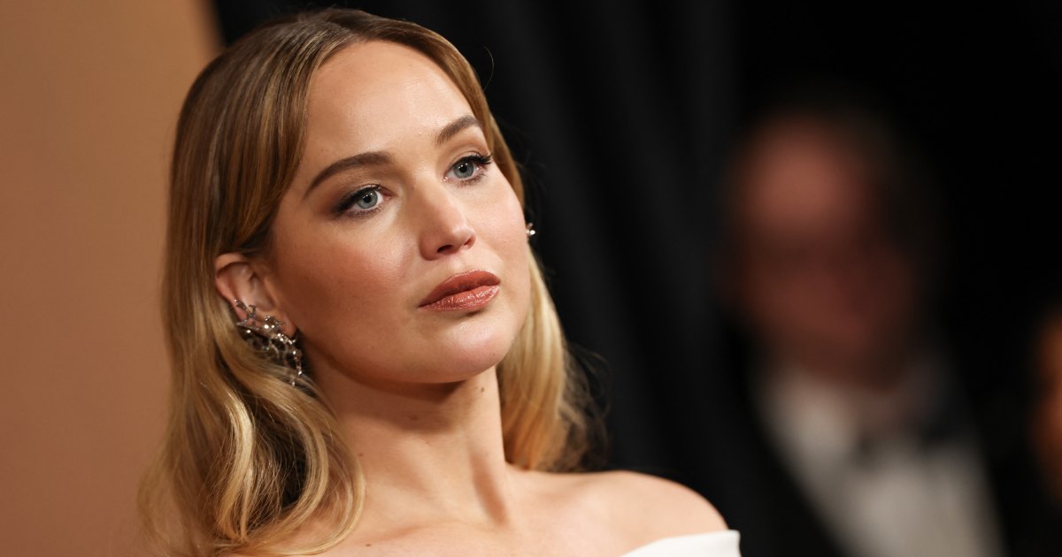 Jennifer Lawrence’s 0 Leopard Print Shoes Are the Cool-Girl Alternative to Basic Flats — Copy the Look for Jennifer Lawrence’s 0 Leopard Print Shoes Are the Cool-Girl Alternative to Basic Flats — Copy the Look for