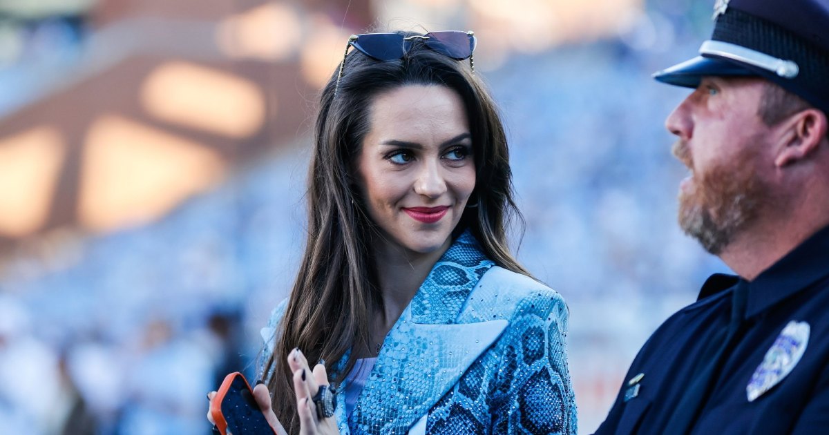 Jordon Hudson Caught Filming Reporter on Sidelines of UNC Game During 1st Appearance of 2026 Season Jordon Hudson Caught Filming Reporter on Sidelines of UNC Game During 1st Appearance of 2026 Season
