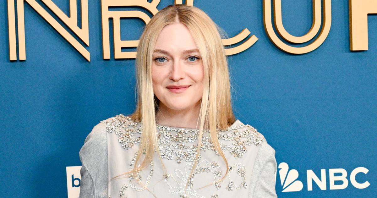 Dakota Fanning’s Legs-for-Days Trousers Are the Anti-Skinny Pants I Want for Fall Dakota Fanning’s Legs-for-Days Trousers Are the Anti-Skinny Pants I Want for Fall