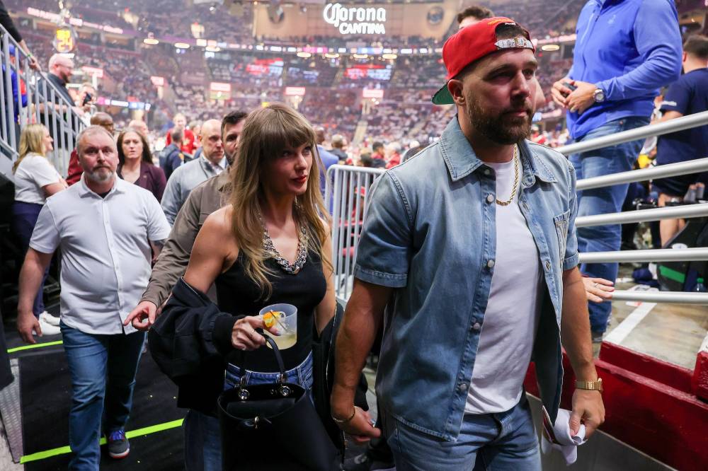 Travis Kelce Praises Taylor Swift's ‘Effortless’ Style