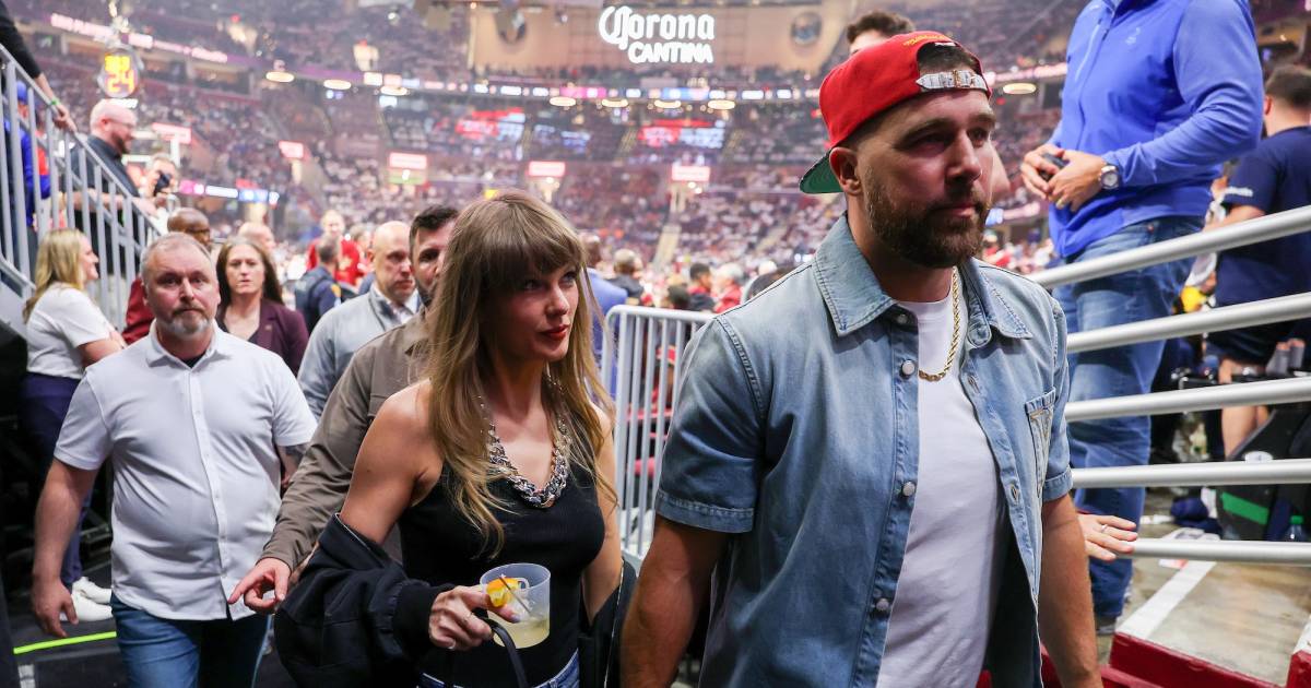 Taylor Swift and Travis Kelce Enjoy Date Night at the Chiefs Player’s Kansas City Restaurant Taylor Swift and Travis Kelce Enjoy Date Night at the Chiefs Player’s Kansas City Restaurant