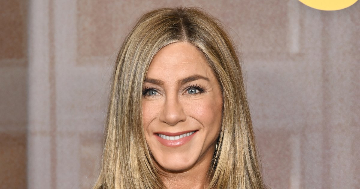Jennifer Aniston’s Lightweight Jacket Screams ‘New York City Rich Mom’ — Nail the Look for Jennifer Aniston’s Lightweight Jacket Screams ‘New York City Rich Mom’ — Nail the Look for
