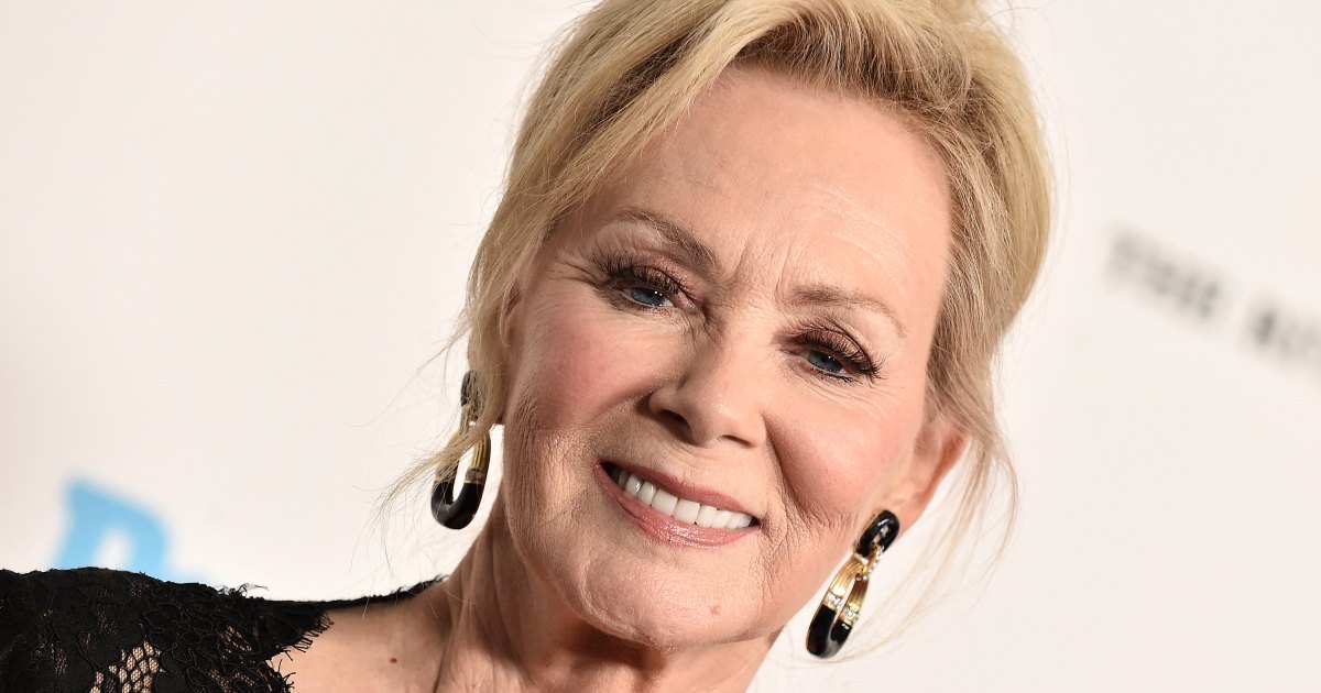 Jean Smart’s Satin Blue Blazer Set Is a Classy Office Outfit Solution — Copy the Look Jean Smart’s Satin Blue Blazer Set Is a Classy Office Outfit Solution — Copy the Look