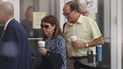 GettyImages-2292755504lindsayclancyparentsgofundme.jpg