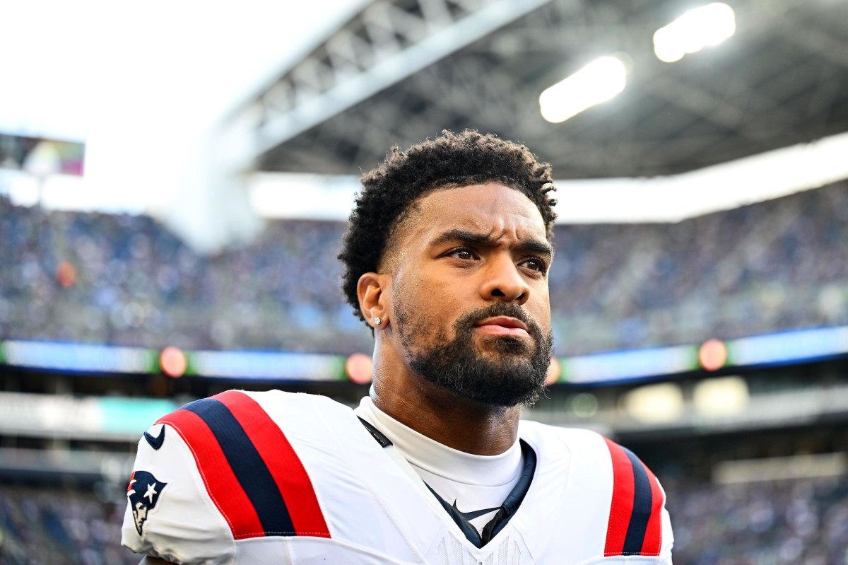 Patriots DreMont Jones Trolls Sam Darnold Over Sack That Led to Hip Injury