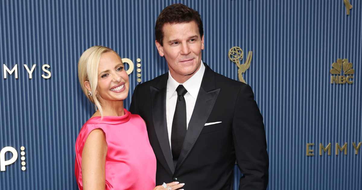 ‘Buffy’ Stars Sarah Michelle Gellar and David Boreanaz Have Adorable Reunion at 2026 Emmy Awards ‘Buffy’ Stars Sarah Michelle Gellar and David Boreanaz Have Adorable Reunion at 2026 Emmy Awards