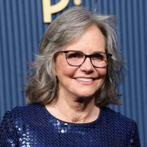 Sally Field Attends 2026 Emmy Awards, Makes 1st Red Carpet Appearance After Dolly Partons Death