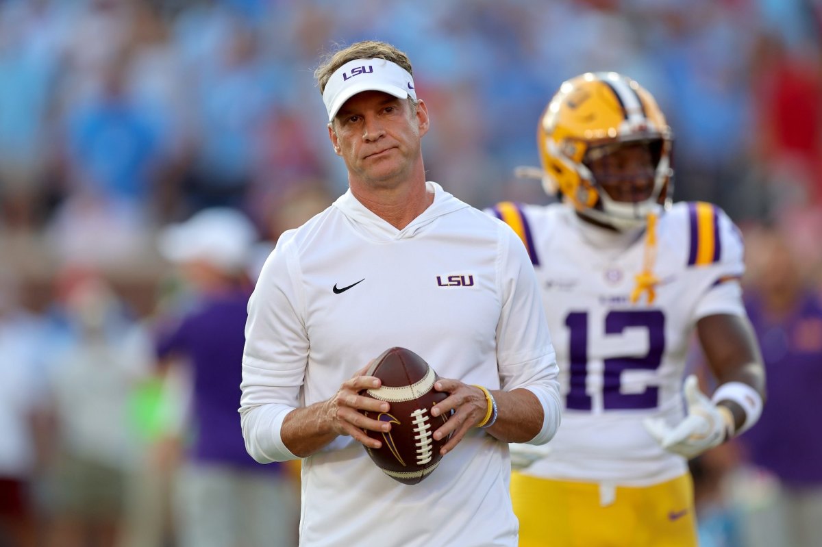 GettyImages-2296139451 Ole Miss Fans Shout F Lane Kiffin Amid Coachs Return
