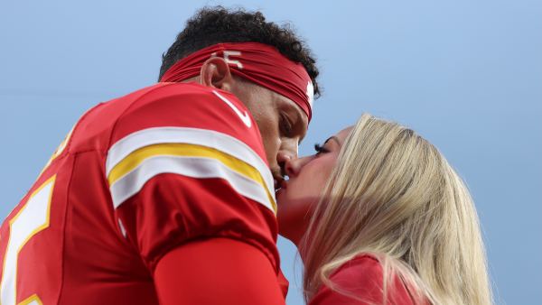 GettyImages-2296308786-Patrick-and-Brittany-Mahomes-Pack-on-the-PDA.jpg