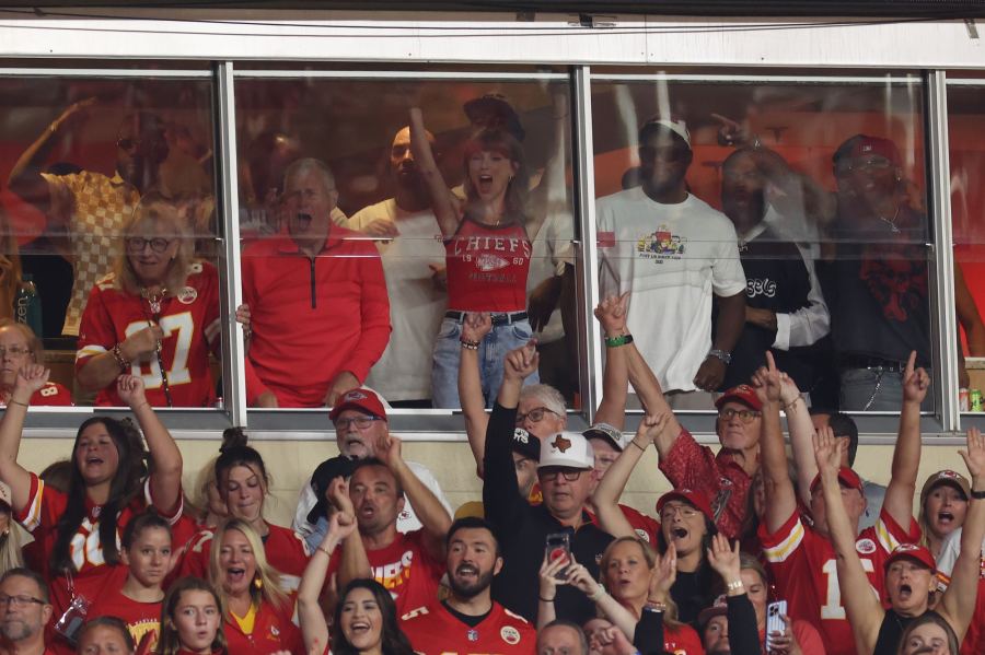 GettyImages-2296312892-taylor-swift-nfl-game