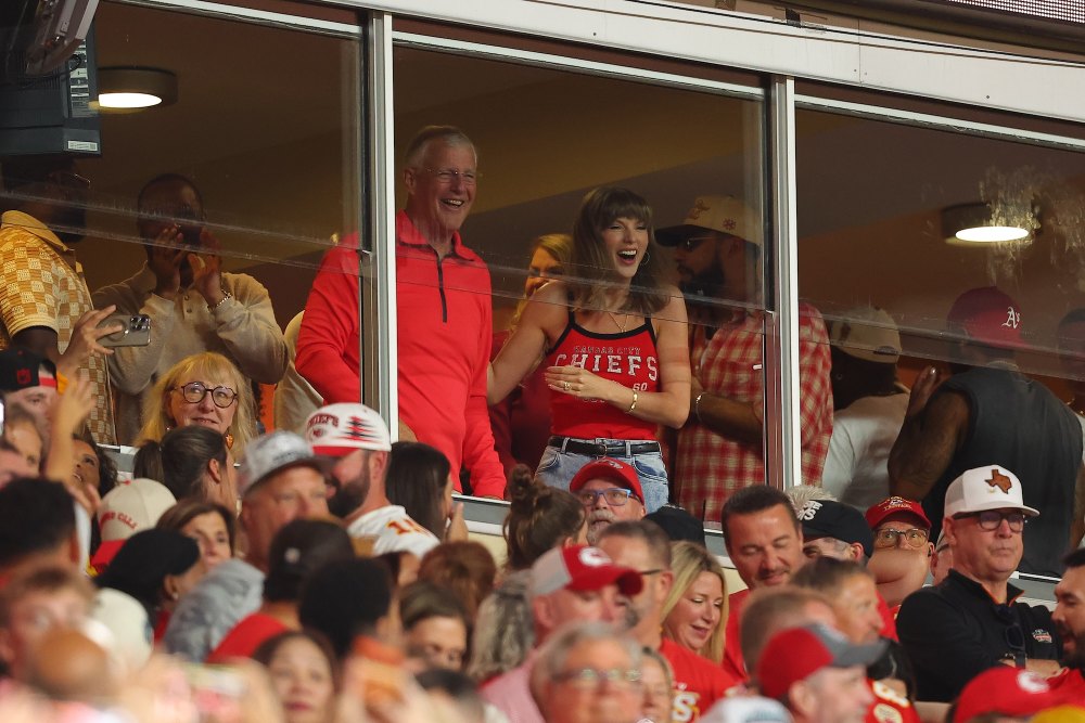 Taylor Swift Wears a $40 Wear by Erin Andrews Tank Top While Cheering on Travis Kelce at Chiefs Game