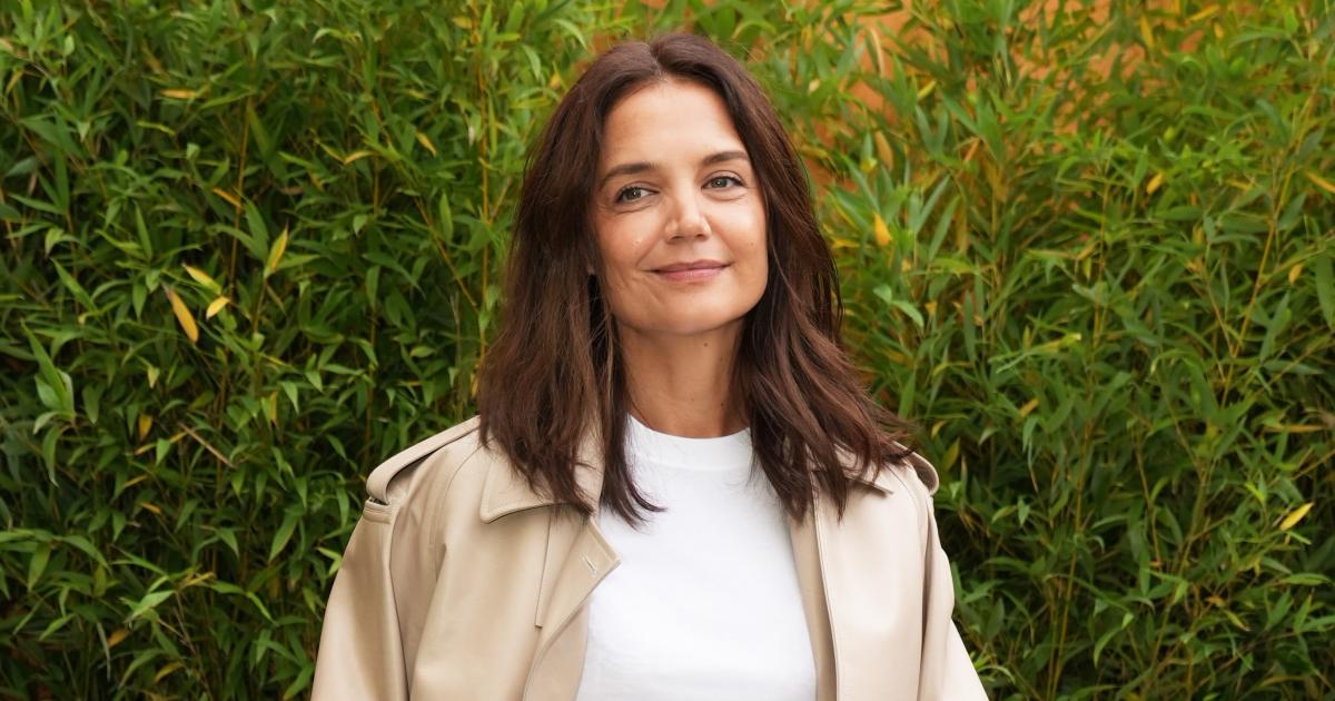 We’re Wearing Katie Holmes’ Loose Pants Style With All of Our Fall Sweaters — The Look We’re Wearing Katie Holmes’ Loose Pants Style With All of Our Fall Sweaters — The Look