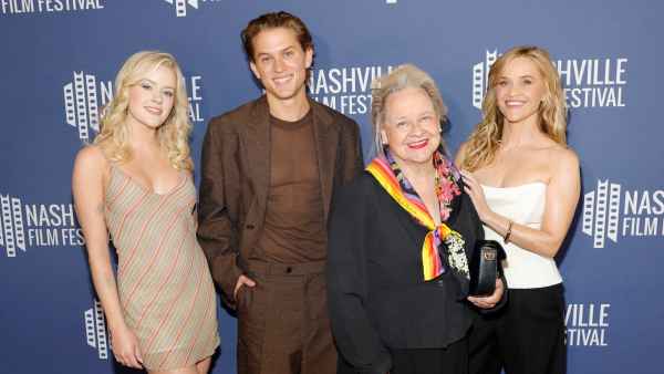 Reese Witherspoon Poses With Lookalike Kids Ava and Deacon, Her Mother Betty on Red Carpet