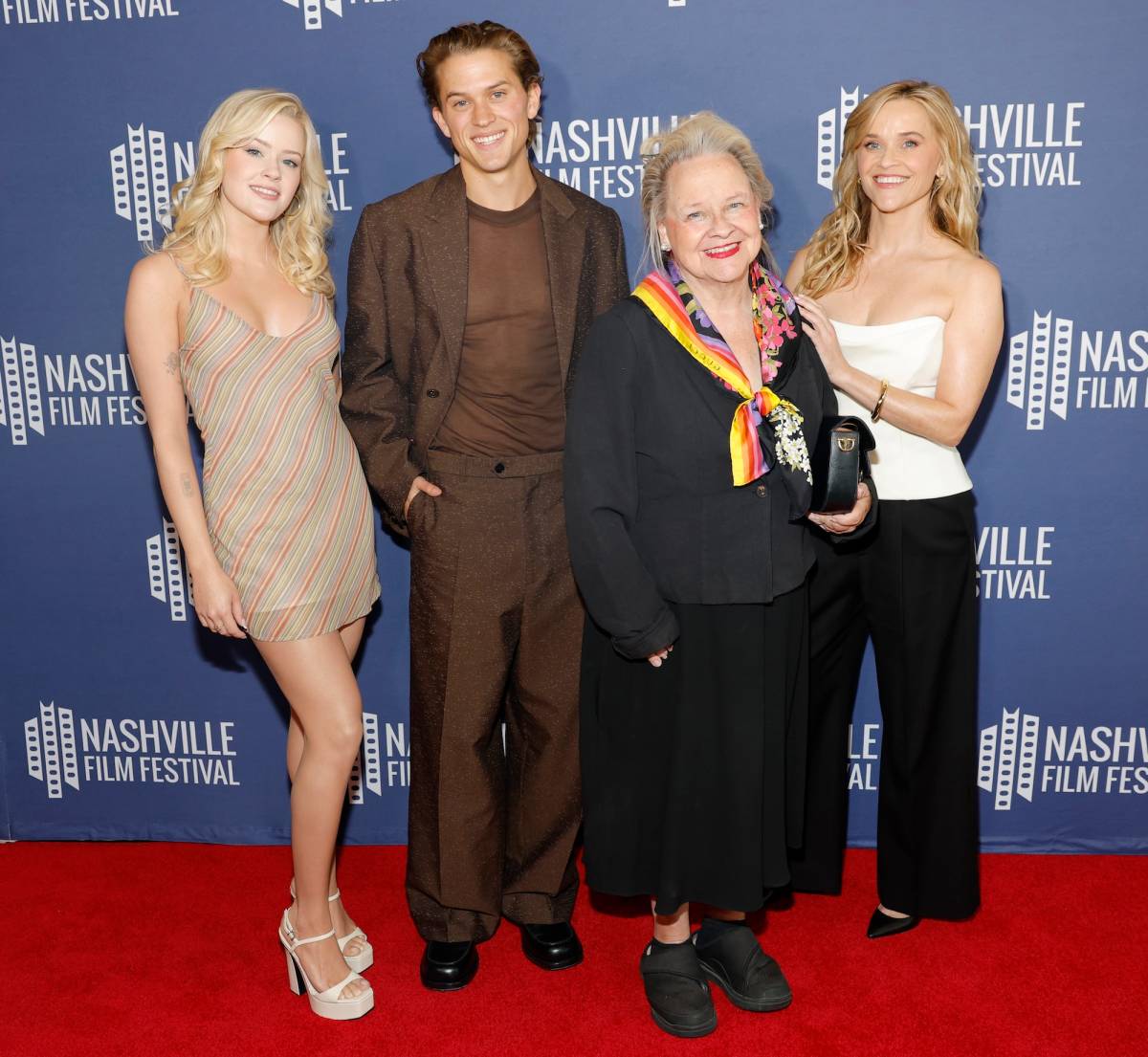 Reese Witherspoon Poses With Lookalike Kids Ava and Deacon, Her Mother Betty on Red Carpet