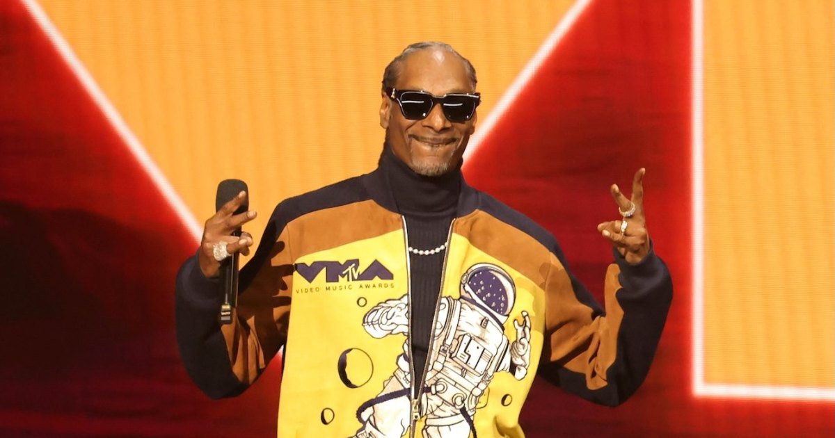 Snoop Dogg Jokes that Madonna Is ‘Not a Virgin No More’ in 2026 MTV VMAs Monologue Snoop Dogg Jokes that Madonna Is ‘Not a Virgin No More’ in 2026 MTV VMAs Monologue