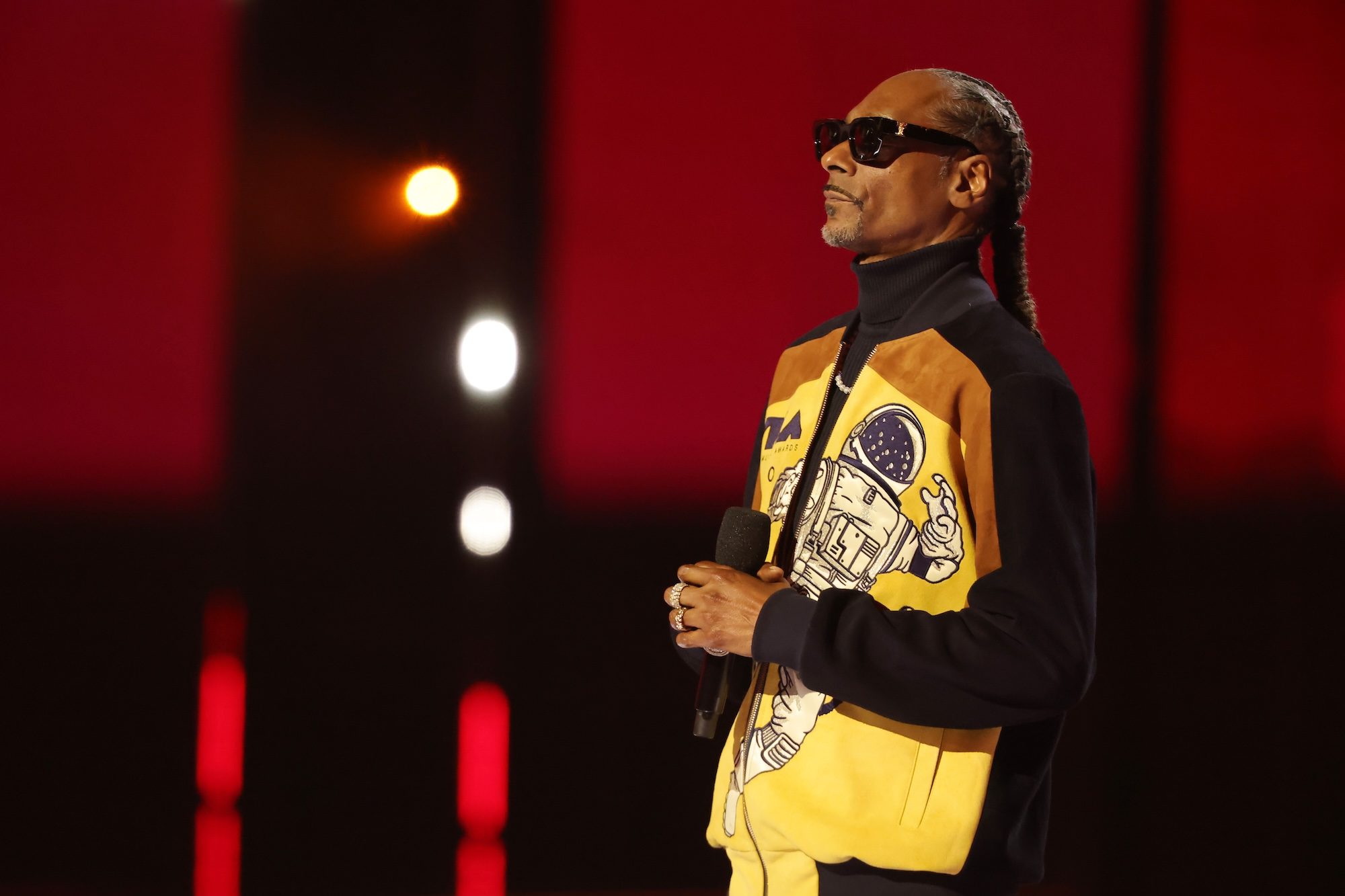 Snoop Dogg Jokes That Madonna Is 'Not a Virgin No More' at MTV VMAs 2026