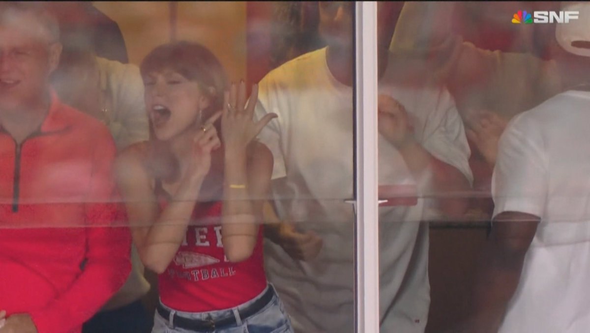 HSs4qZLW4AADH8Q.jpeg taylor swift ring colts 2026