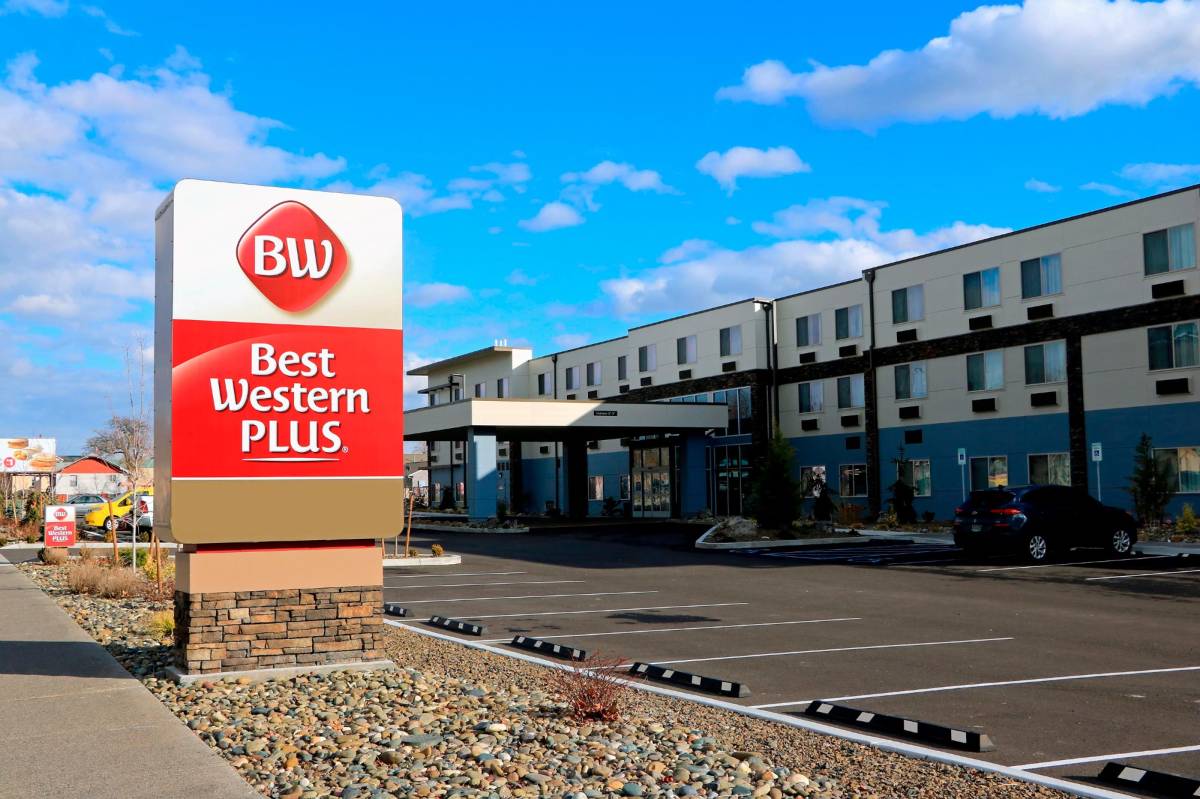 Mom Charged in Babys Drowning Death at Best Western Hotel