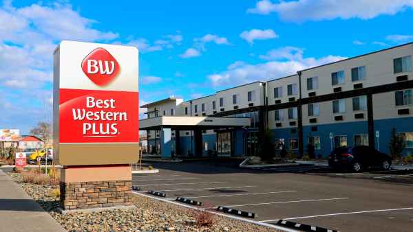 Mom Charged in Babys Drowning Death at Best Western Hotel