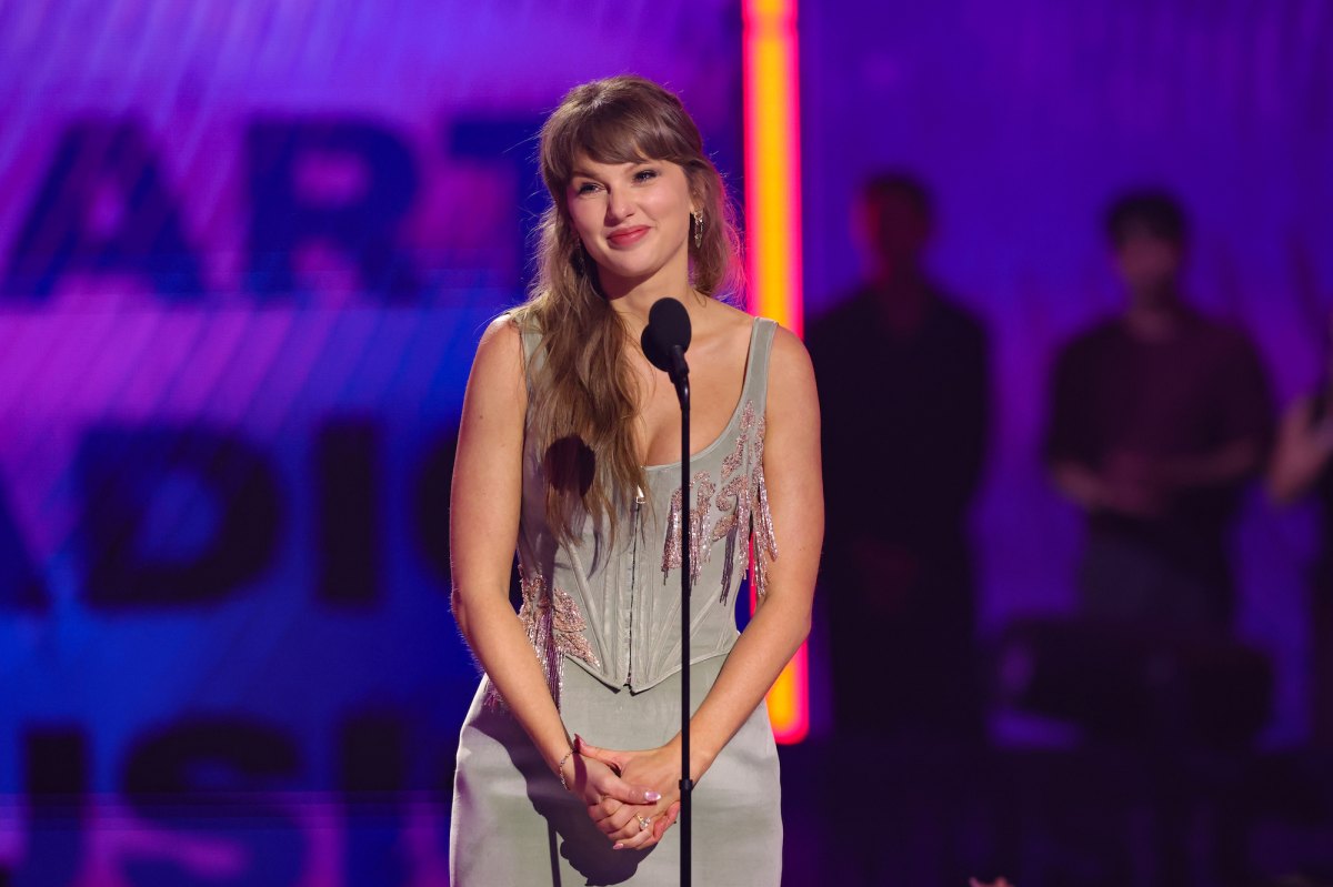 Taylor-Swift-IKIIKY-GettyImages-2268544483