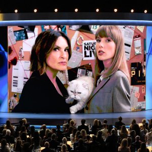 Taylor Swift Makes Surprise Cameo During Law and Order Sketch at the 2026 Emmys