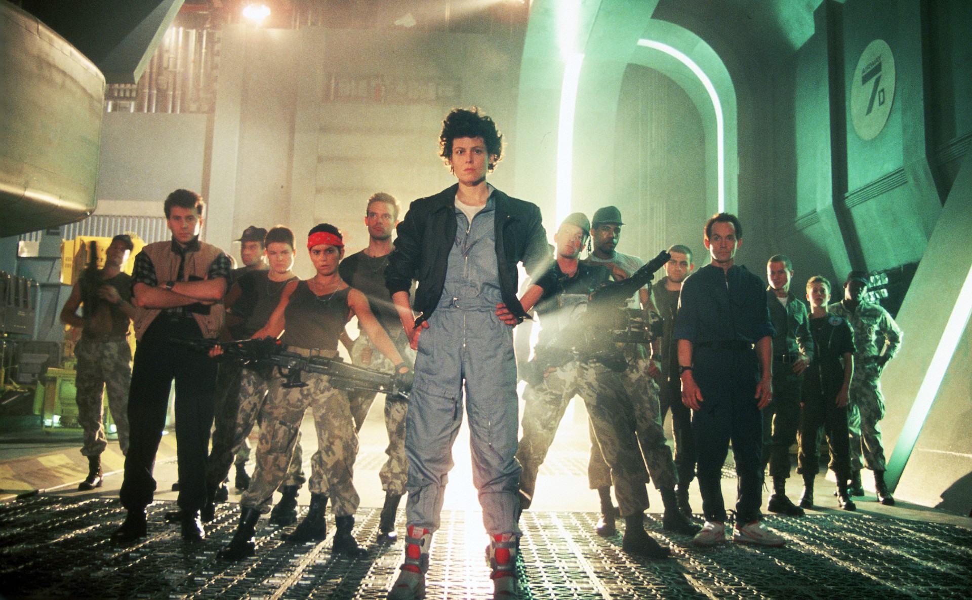 Bill Paxton, Paul Reiser, Trevor Steedman, Cynthia Scott, Jenette Goldstein, Michael Biehn, Sigourney Weaver, Mark Rolston, Ricco Ross, Daniel Kash, Lance Henrikson, William Hope, Colette Hiller, Al Matthews in Aliens