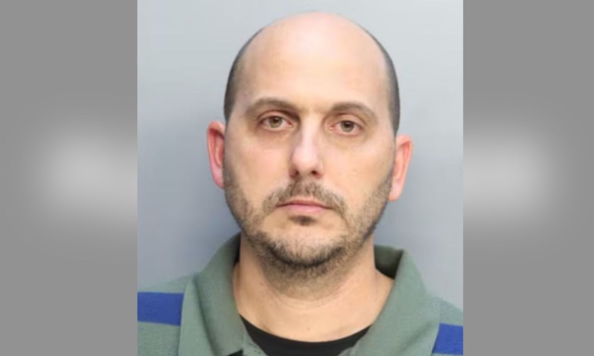 Dad Allegedly Beat Daughter, 5, With Squeegee Because She Gave Middle Finger to Her Teacher