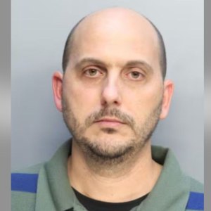 Dad Allegedly Beat Daughter, 5, With Squeegee Because She Gave Middle Finger to Her Teacher