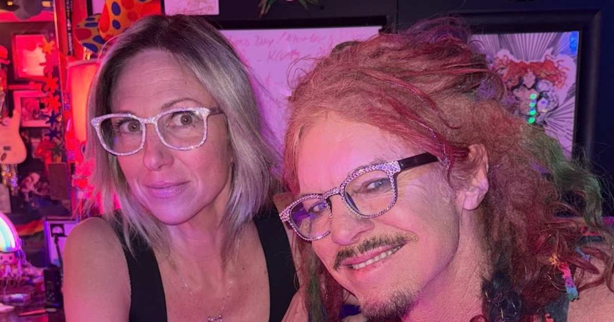 Debbie Gibson Claims She Reached Out to Friend Carrot Top 2 Days Before His Alleged Suicide Attempt Debbie Gibson Claims She Reached Out to Friend Carrot Top 2 Days Before His Alleged Suicide Attempt