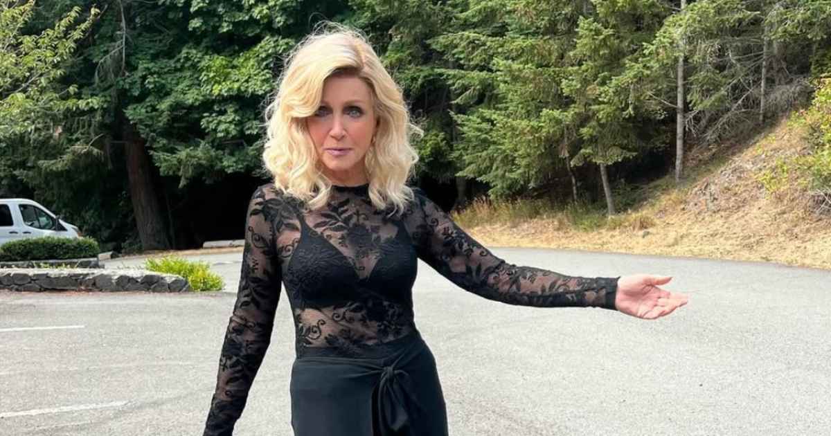 Knots Landing’s Donna Mills, 85, Shares Fitness Secrets to Maintain Abs Including 100 Sit-Ups Daily Knots Landing’s Donna Mills, 85, Shares Fitness Secrets to Maintain Abs Including 100 Sit-Ups Daily