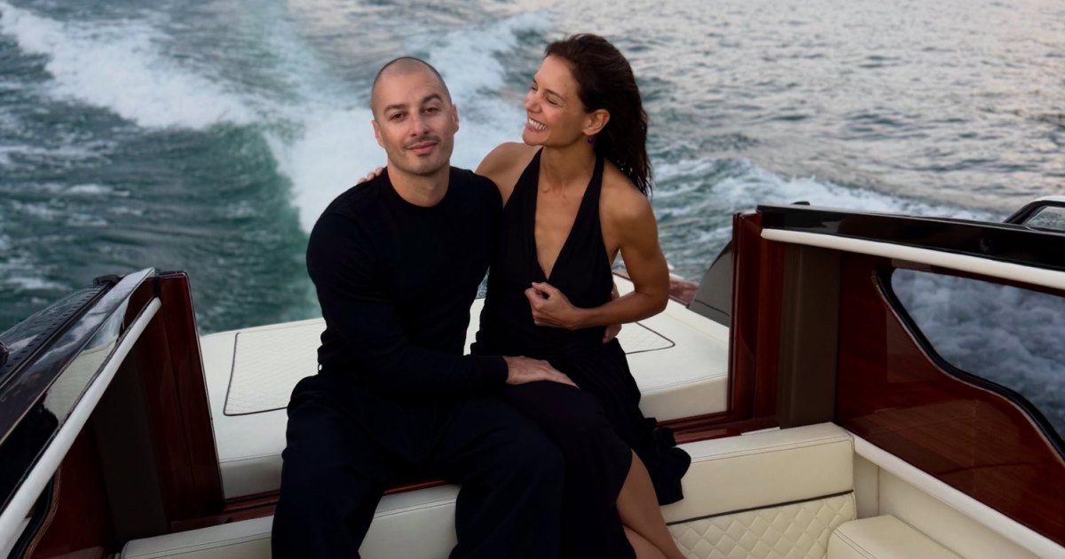 Katie Holmes Shows Off Bikini Body During PDA-Filled Boat Outing With BF Jason Bard Yarmosky Katie Holmes Shows Off Bikini Body During PDA-Filled Boat Outing With BF Jason Bard Yarmosky