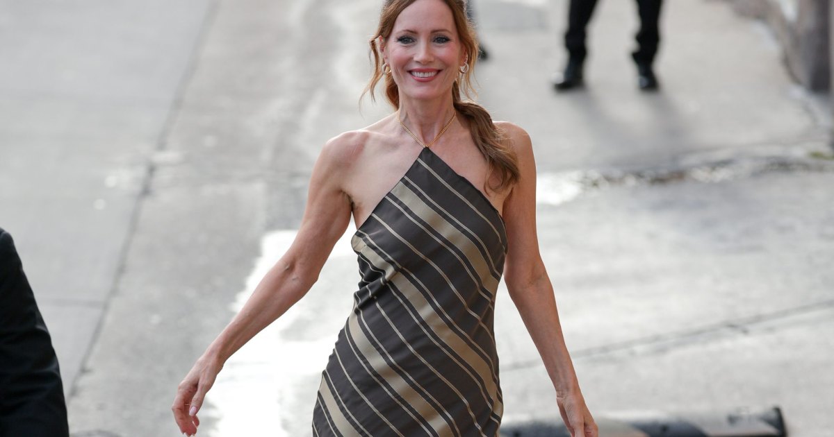 Leslie Mann’s Striped Dress Has the Most Slimming Silhouette — And It’s Perfect for Fall Weddings Leslie Mann’s Striped Dress Has the Most Slimming Silhouette — And It’s Perfect for Fall Weddings
