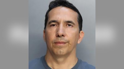 Miami Elementary School Teacher Accused of Trying to Kiss Girls and Showing Nude Photos of Himself
