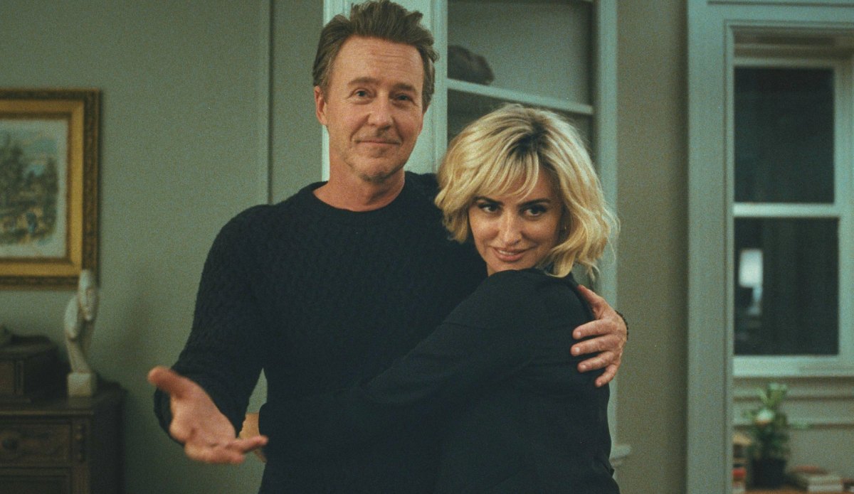Edward Norton and Penelope Cruz in The Invite