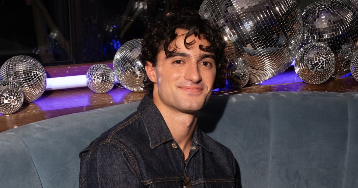 Dancing With the Stars’ Ezra Frech Remembers Middle School Crush Calling His Hand ‘Creepy’