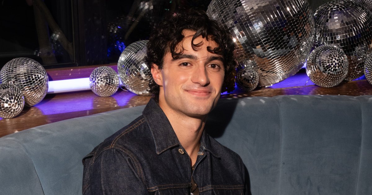 Dancing With the Stars’ Ezra Frech Remembers Middle School Crush Calling His Hand ‘Creepy’ Dancing With the Stars’ Ezra Frech Remembers Middle School Crush Calling His Hand ‘Creepy’