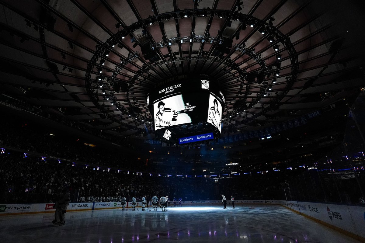 Feature Sarah Palin Gets Visibly Emotional as New York Rangers Pay Tribute to Her Late Boyfriend Ron Duguay