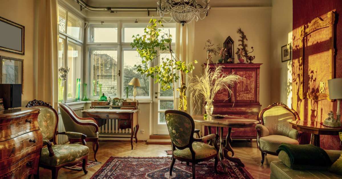 This Renter-Friendly Apartment Looks More Like a Parisian Hotel Suite This Renter-Friendly Apartment Looks More Like a Parisian Hotel Suite