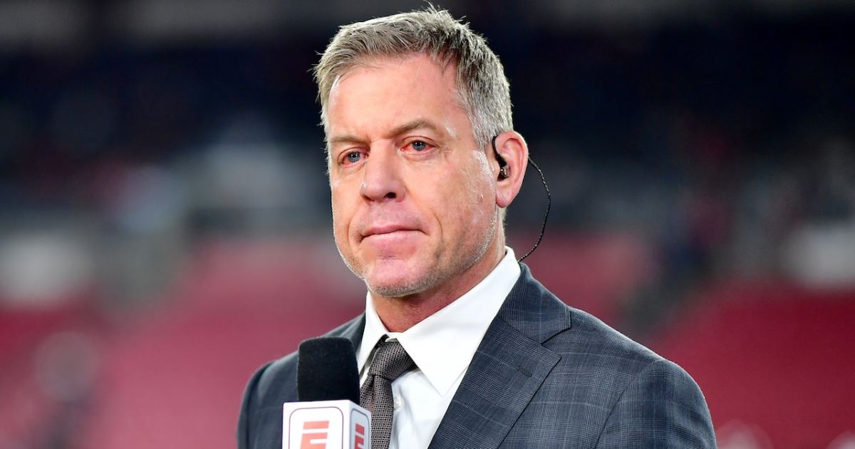 Troy Aikman Fights Back Tears in ‘Monday Night Football’ Broadcast Booth During Somber Moment Troy Aikman Fights Back Tears in ‘Monday Night Football’ Broadcast Booth During Somber Moment