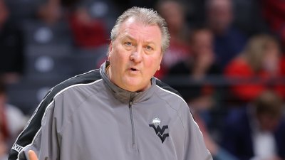 GettyImages-1473967168.jpg bob huggins
