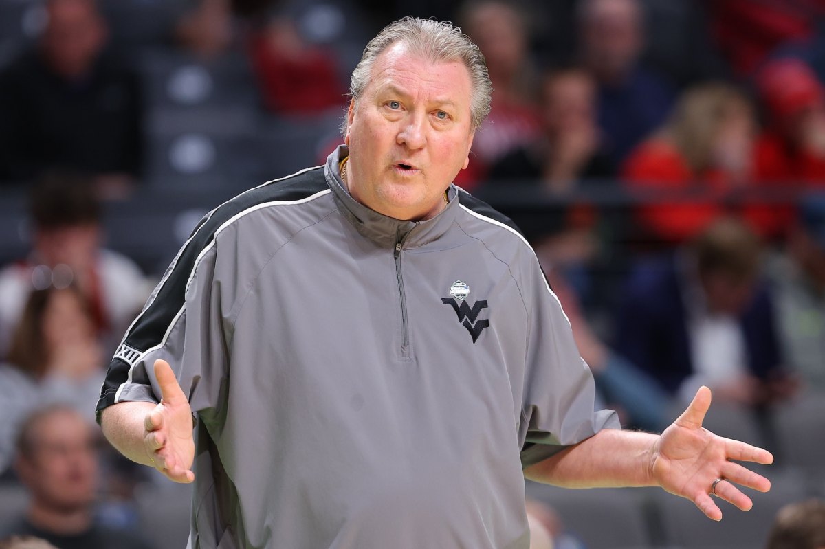 GettyImages-1473967168.jpg bob huggins