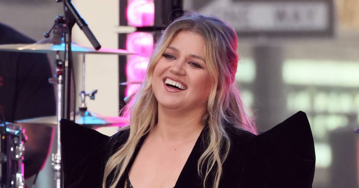 Kelly Clarkson’s Feud With Brooklyn Store Sparks Internet Debate: All the Funniest Reactions Kelly Clarkson’s Feud With Brooklyn Store Sparks Internet Debate: All the Funniest Reactions