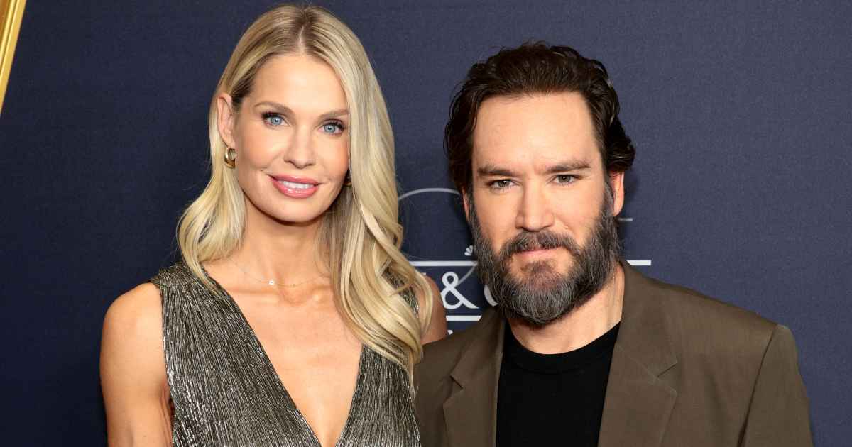 Mark-Paul Gosselaar Jokes Romance on Screen Is ‘Never a Good Thing’: ‘Explain That to My Wife’ (Exclusive) Mark-Paul Gosselaar Jokes Romance on Screen Is ‘Never a Good Thing’: ‘Explain That to My Wife’ (Exclusive)