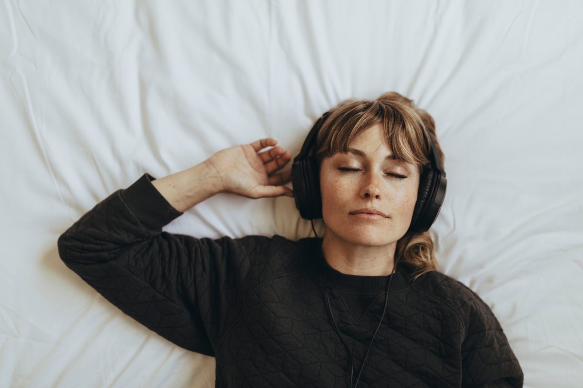 White Noise, Pink Noise, Brown Noise: Here Is What Everyone Gets Wrong About Sleep Sounds